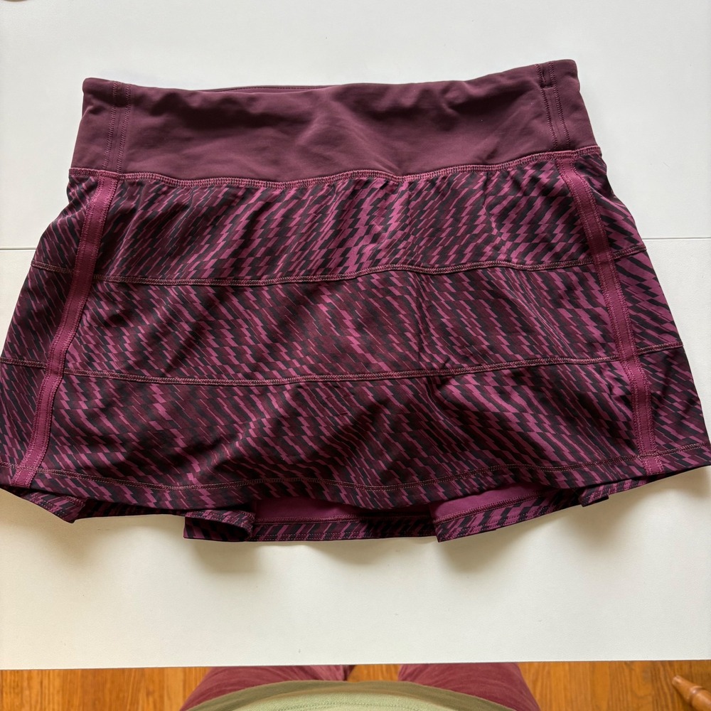 Lululemon Athletic Skirt Women's Size 6 Burgundy Black Print Built In Shorts